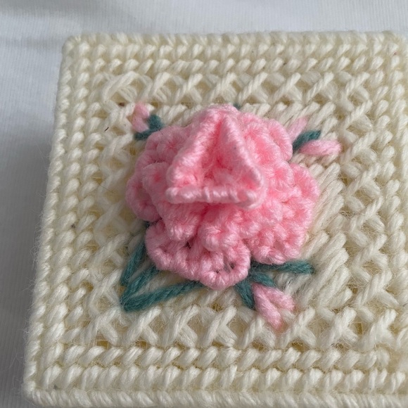 Set of 6 Handmade Plastic canvas & Yarn Floral Trinket Boxes - Picture 9 of 11